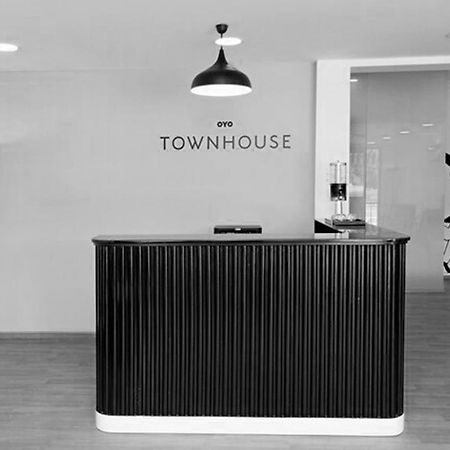 Oyo Townhouse 17 Huda City Center Near Leisure Valley Park Gurgáon Exteriér fotografie